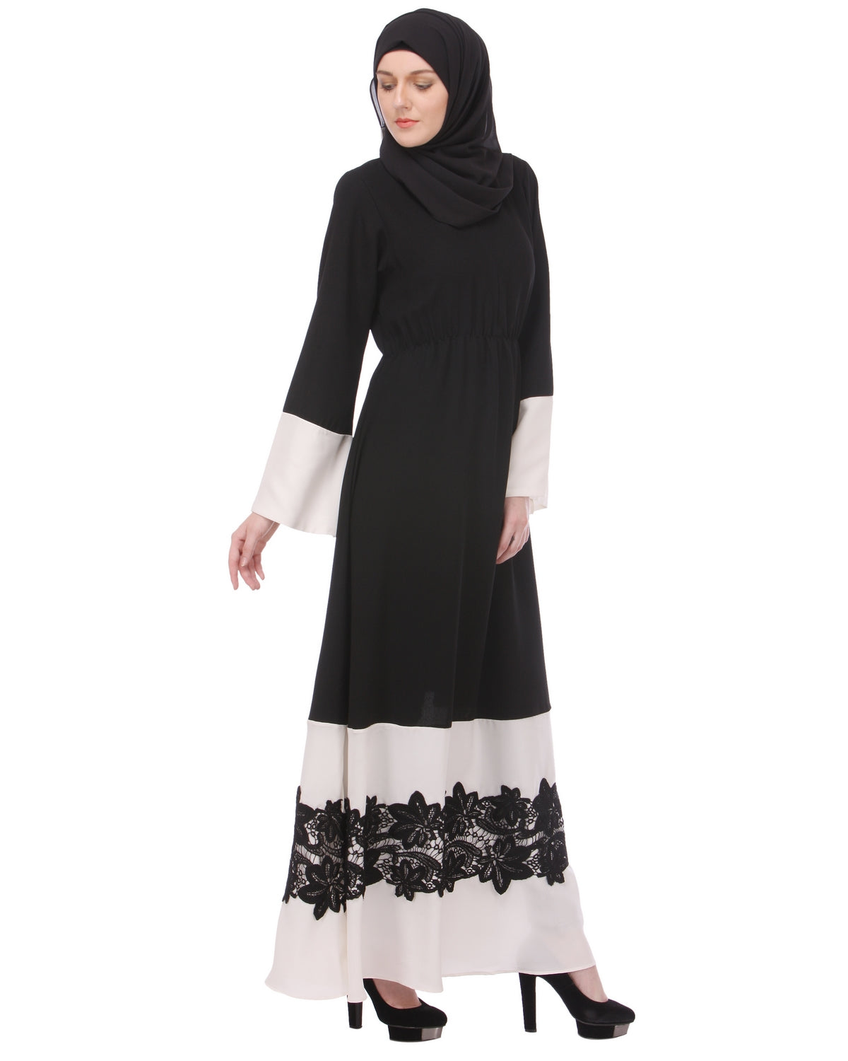 Closed abaya with applique Black