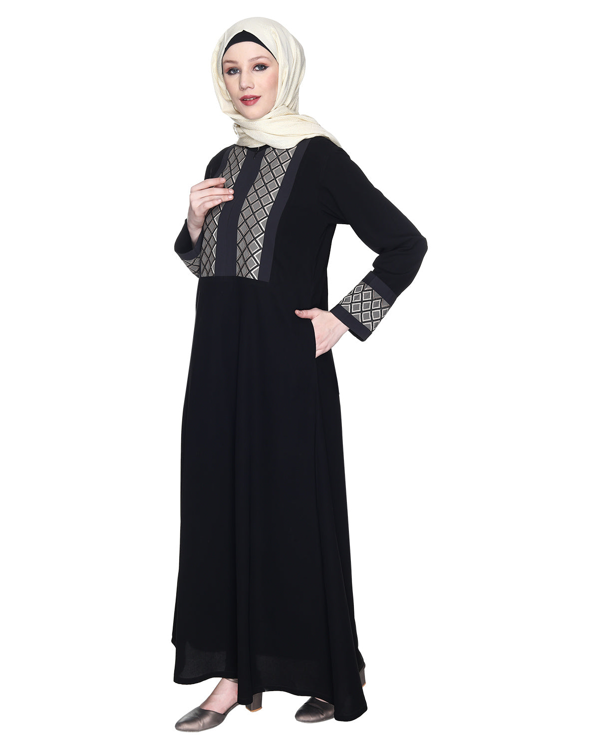 Magnificent Abaya With Gleaming Yolk And Sleeves Black