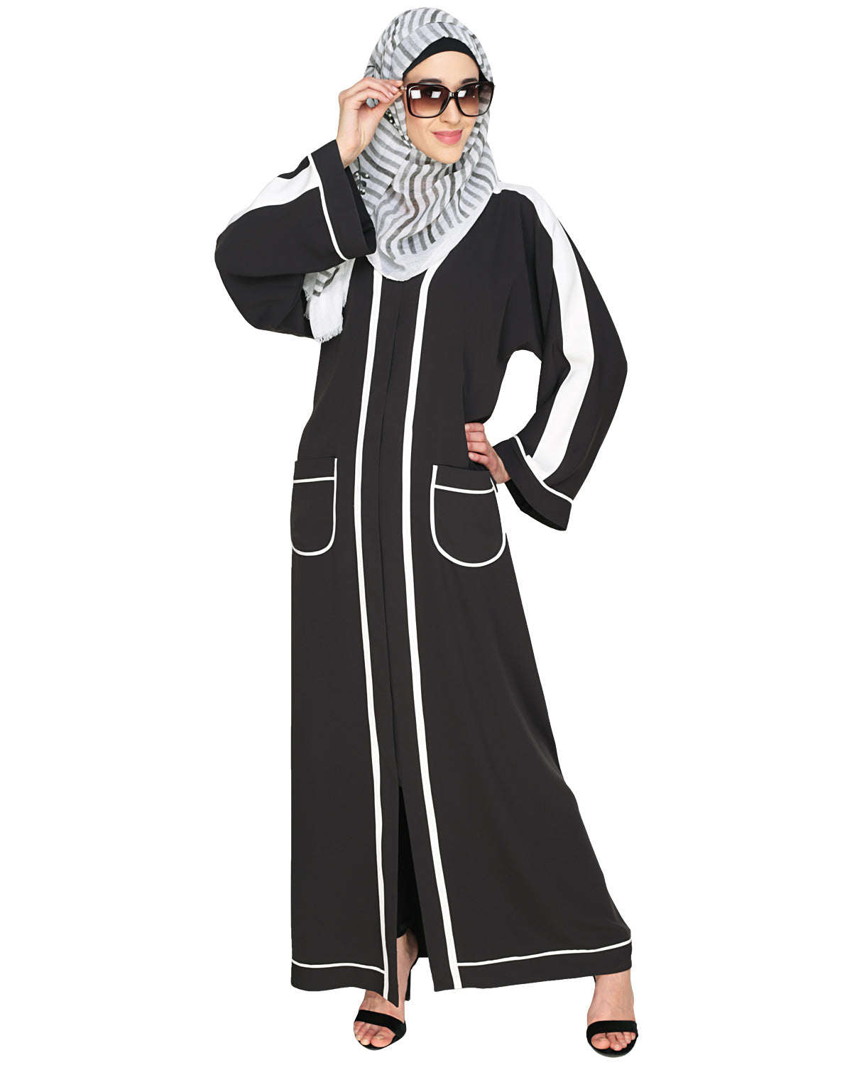 Pocket Dubai Style Abaya with Black detailing Black