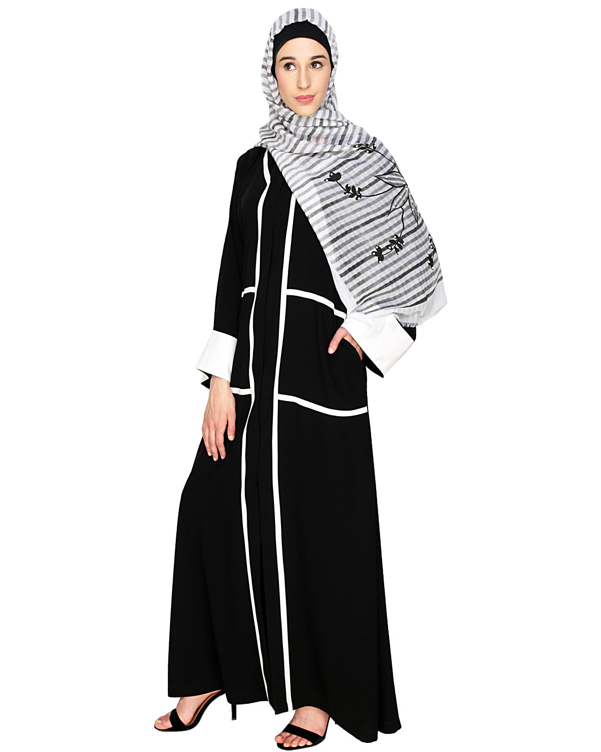 Elegant Black Dubai Style Abaya with Detailing Black