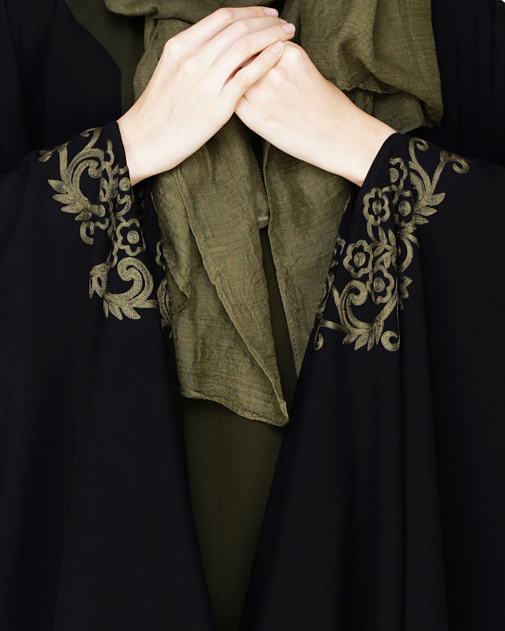 Delicate Embroidered Grey Irani Kaftan