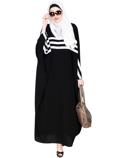 Sporty Kaftan With White Detailing
