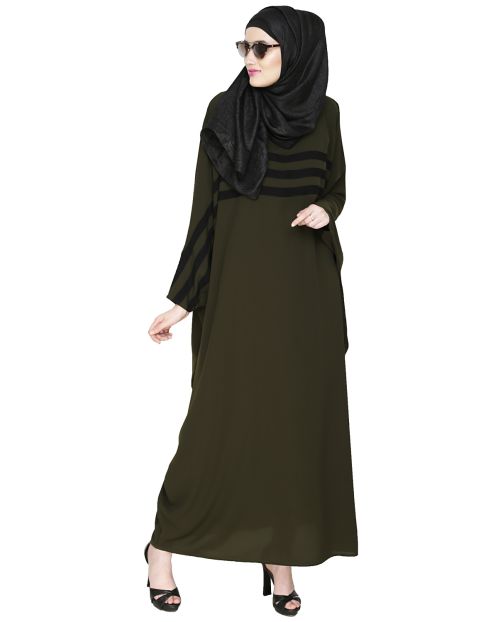 Sporty Kaftan With Black Detailing